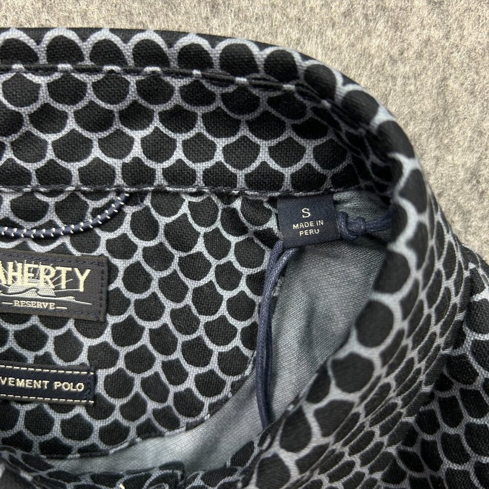 Faherty Short Sleeve Movement Pique Polo Men's Size S Midnight Fish Scale NWT - Picture 4 of 12